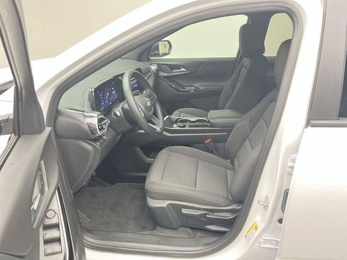 Used 2026 Chevrolet Equinox LT w/ Safety and Technology Package FWD image 3
