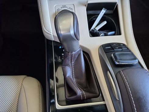 Used 2017 Lexus ES 300h w/ Navigation System Package FWD image 17