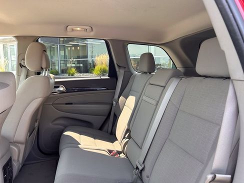 Used 2011 Jeep Grand Cherokee Laredo w/ Security & Convenience Group AWD/4WD image 13