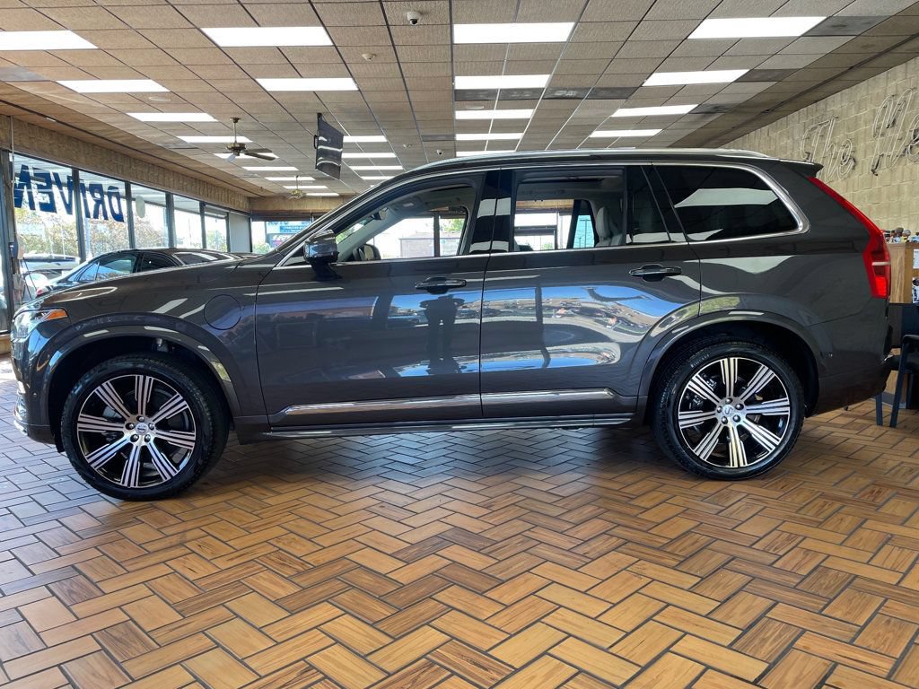 Used 2025 Volvo XC90 T8 Ultra AWD/4WD image 5
