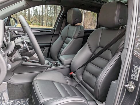 Certified 2026 Porsche Macan AWD/4WD image 5