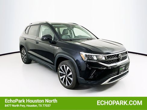Used 2023 Volkswagen Taos SE w/ Panoramic Sunroof Package FWD image 1