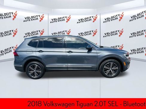 Used 2018 Volkswagen Tiguan SEL FWD image 2