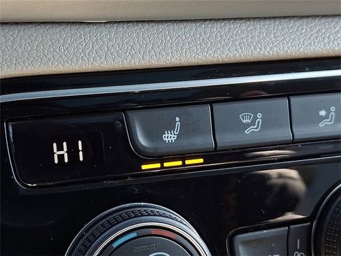 Certified 2022 Volkswagen Atlas SEL image 24