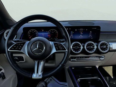 Used 2025 Mercedes-Benz GLB 250 image 26
