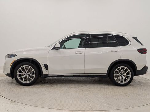 Used 2024 BMW X5 xDrive40i w/ Premium Package image 2
