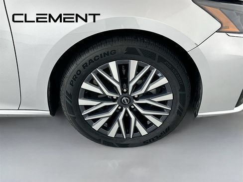 Used 2024 Nissan Altima 2.5 SV FWD image 34