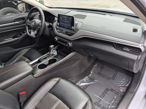 Used 2024 Nissan Altima 2.5 SR FWD image 13