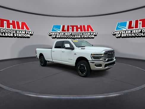Used 2025 RAM 3500 Laramie AWD/4WD image 2