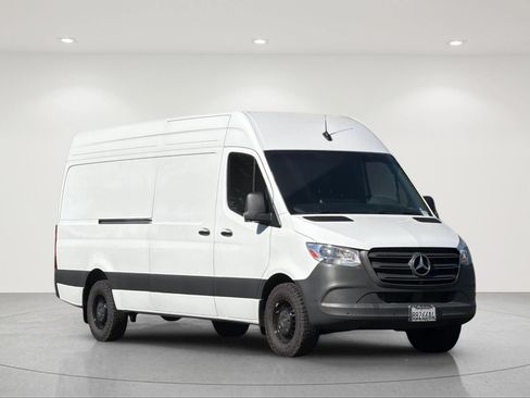 Used 2024 Mercedes-Benz Sprinter 2500 image 7