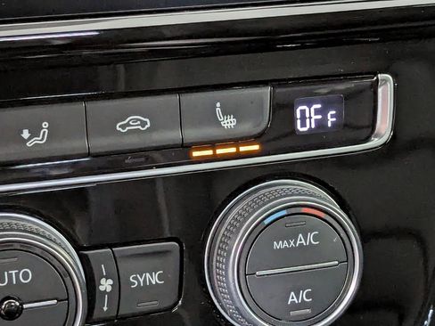 Used 2019 Volkswagen Golf R 4-Door image 18