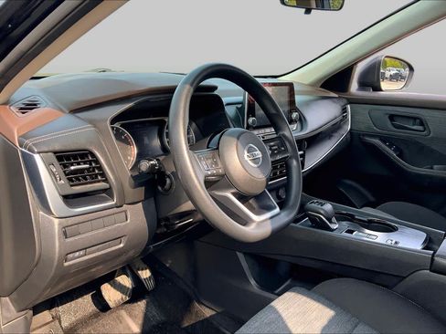 Used 2021 Nissan Rogue S FWD image 17