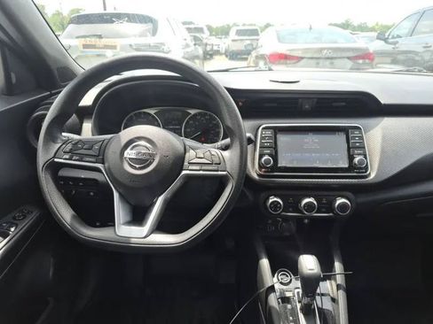 Used 2020 Nissan Kicks S FWD image 2