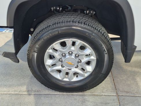 Used 2025 Chevrolet Silverado 3500 LTZ AWD/4WD image 11