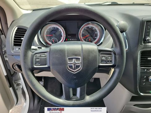 Used 2019 Dodge Grand Caravan SE w/ UConnect Hands-Free Group FWD image 18