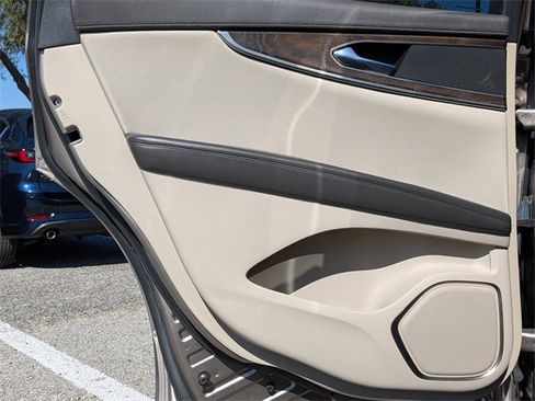 Used 2019 Lincoln Nautilus Select image 25