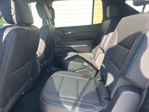 Used 2026 Chevrolet Traverse LT FWD image 12