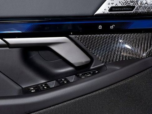 Used 2025 BMW M5 w/ Carbon Package image 59