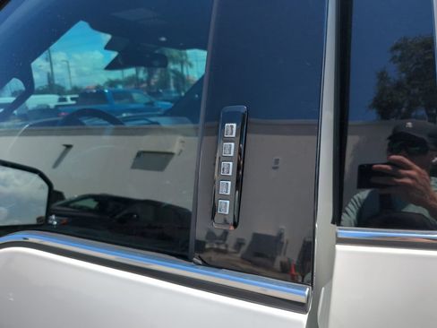 Used 2015 Ford F150 Platinum w/ Equipment Group 701A Luxury AWD/4WD image 19