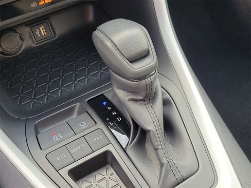Used 2025 Toyota RAV4 LE image 27