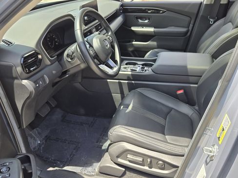 Used 2024 Honda Pilot Touring image 10