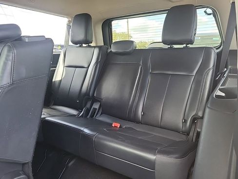 Used 2024 Ford Expedition Max XLT image 7