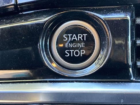 Used 2023 Nissan Pathfinder SL w/ Black Appearance Package image 18