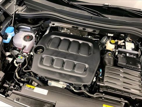 Used 2025 Volkswagen Tiguan SE w/ Panoramic Sunroof Package image 31