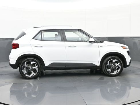 Certified 2025 Hyundai Venue SEL image 3