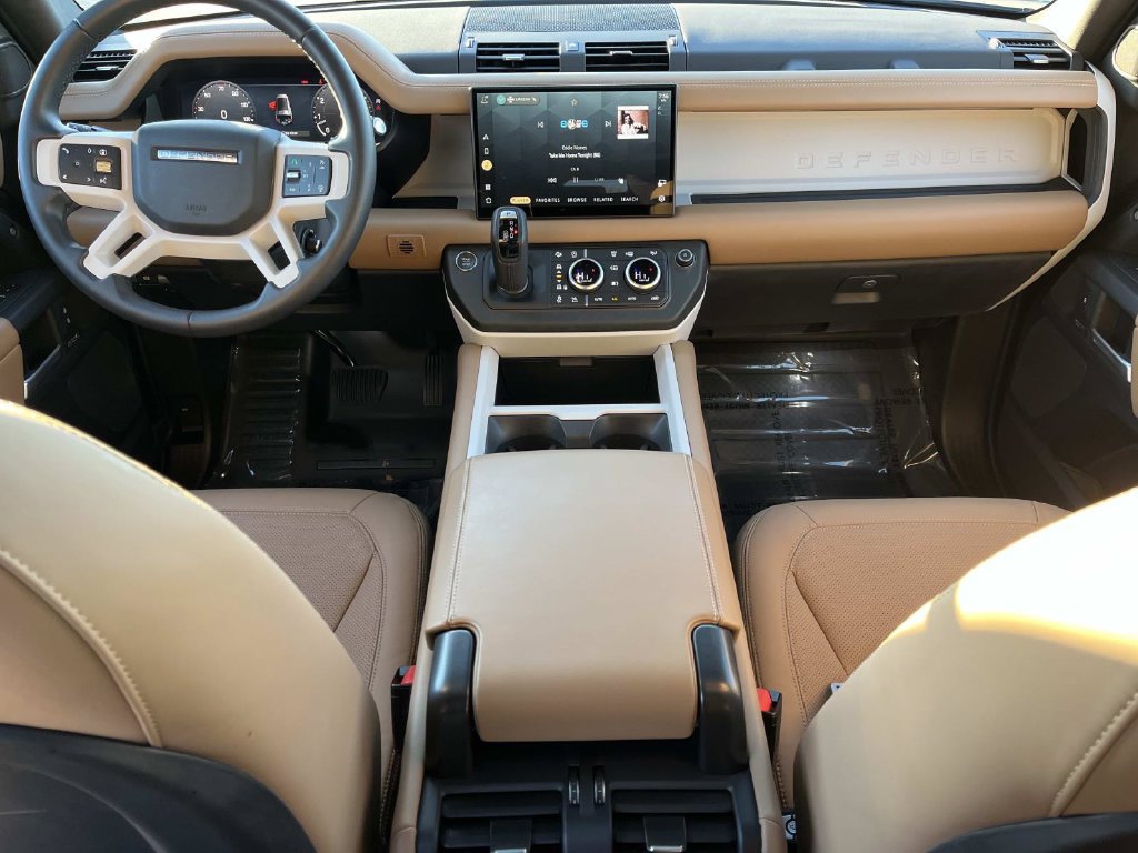Certified 2025 Land Rover Defender 130 X-Dynamic SE AWD/4WD image 12