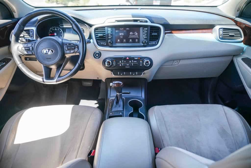 Used 2017 Kia Sorento FWD w/ LX Convenience Package image 4
