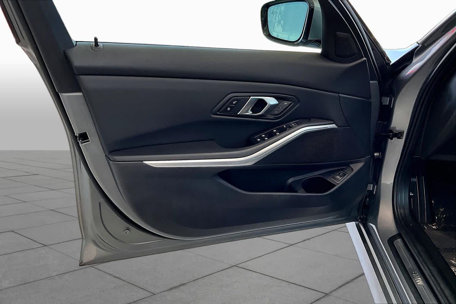 Used 2024 BMW 330i Sedan w/ Premium Package RWD image 23