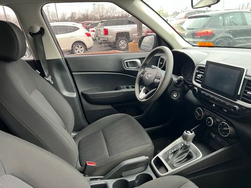 Used 2022 Hyundai Venue SE image 9