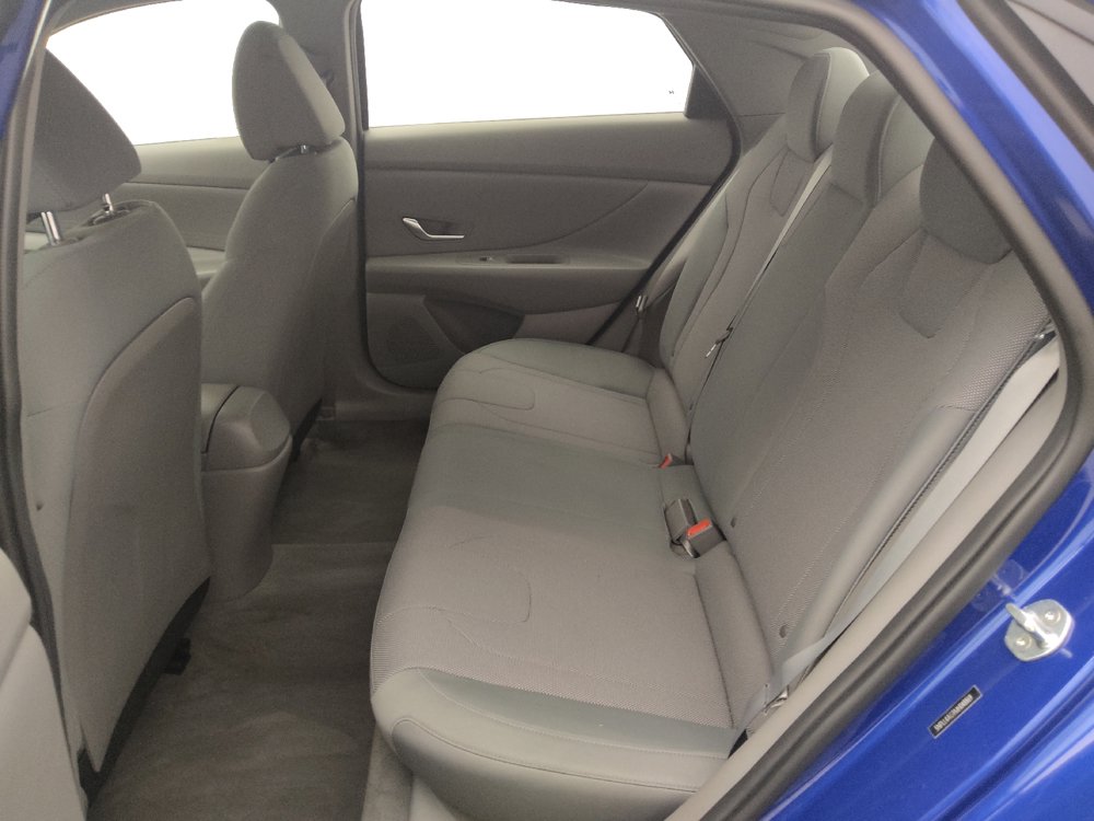 Used 2021 Hyundai Elantra SE FWD image 18