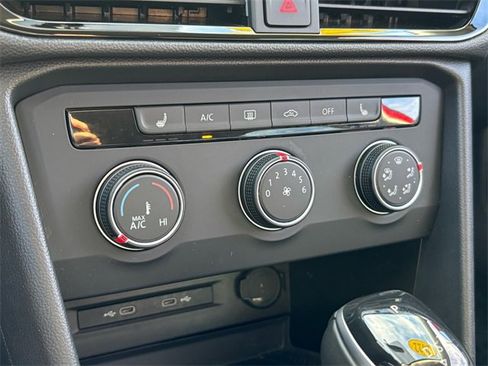 Used 2022 Volkswagen Taos SE image 28