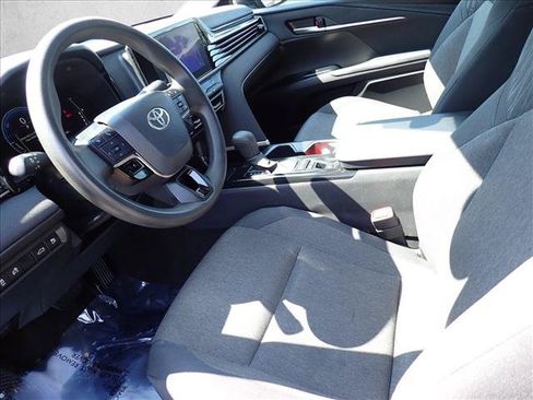 Used 2025 Toyota Camry LE FWD image 10