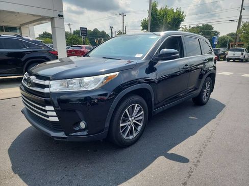 Used 2019 Toyota Highlander XLE AWD/4WD image 4