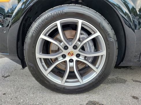 Used 2025 Porsche Cayenne image 11