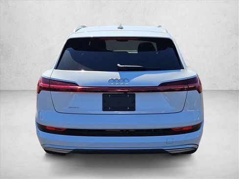 Used 2019 Audi e-tron Prestige w/ Prestige Package image 7