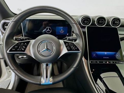 Used 2025 Mercedes-Benz GLC 300 4MATIC image 11
