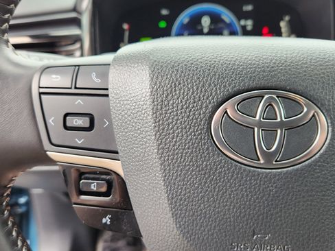 Used 2025 Toyota Camry SE FWD image 18