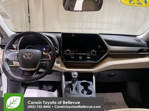 Certified 2023 Toyota Highlander XLE image 12
