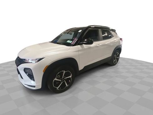 Used 2023 Chevrolet TrailBlazer RS w/ Sun and Liftgate Package image 3