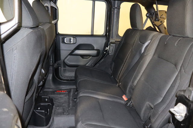Used 2018 Jeep Wrangler Unlimited Sahara AWD/4WD image 14