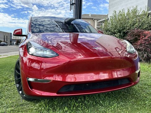 Used 2025 Tesla Model Y Performance AWD/4WD image 4
