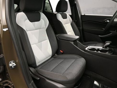 Used 2024 Chevrolet Trax LS w/ LS Convenience Package image 37