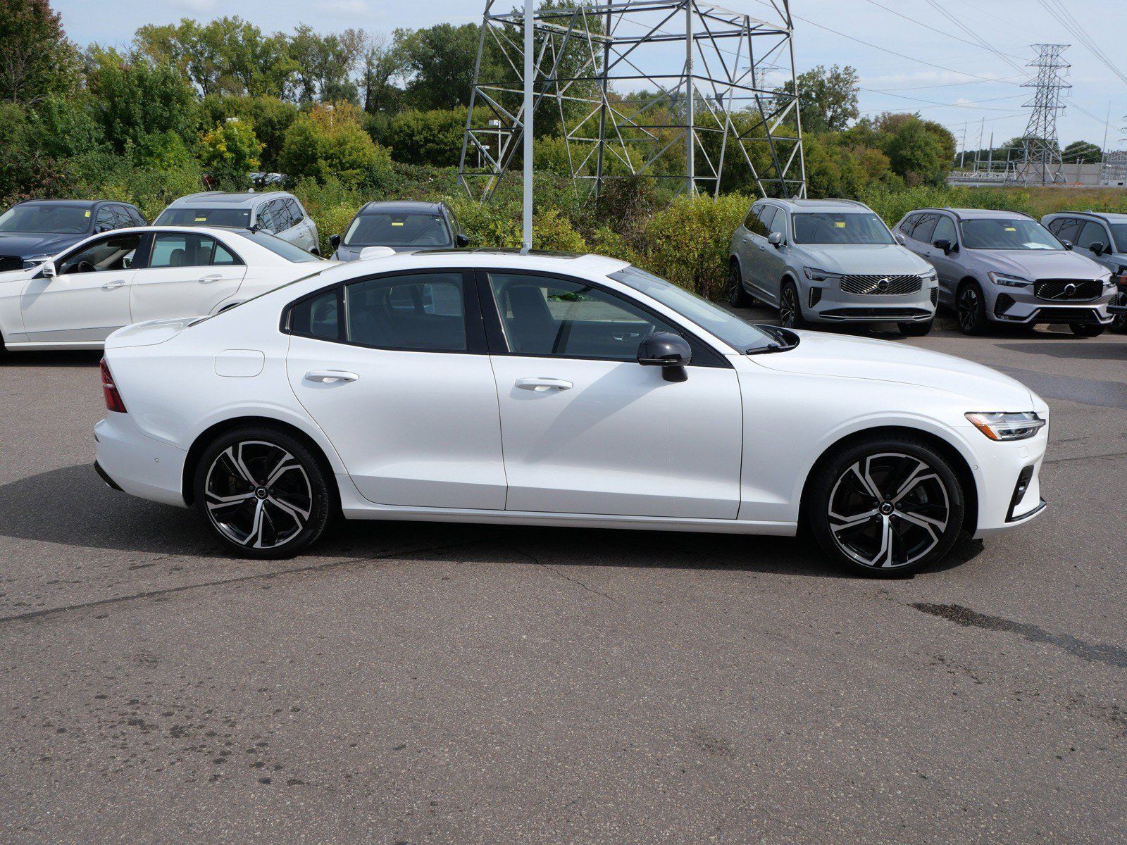 Certified 2024 Volvo S60 B5 Plus w/ Climate Package AWD/4WD image 8