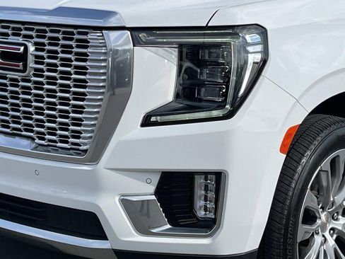 Used 2023 GMC Yukon XL Denali image 9