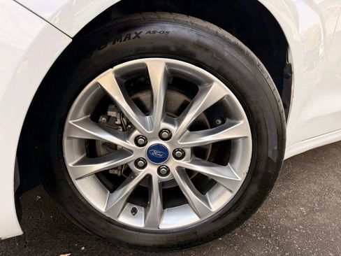 Used 2017 Ford Fusion SE w/ Fusion SE Technology Package image 37