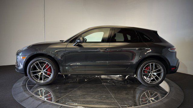 Used 2023 Porsche Macan S AWD/4WD image 30
